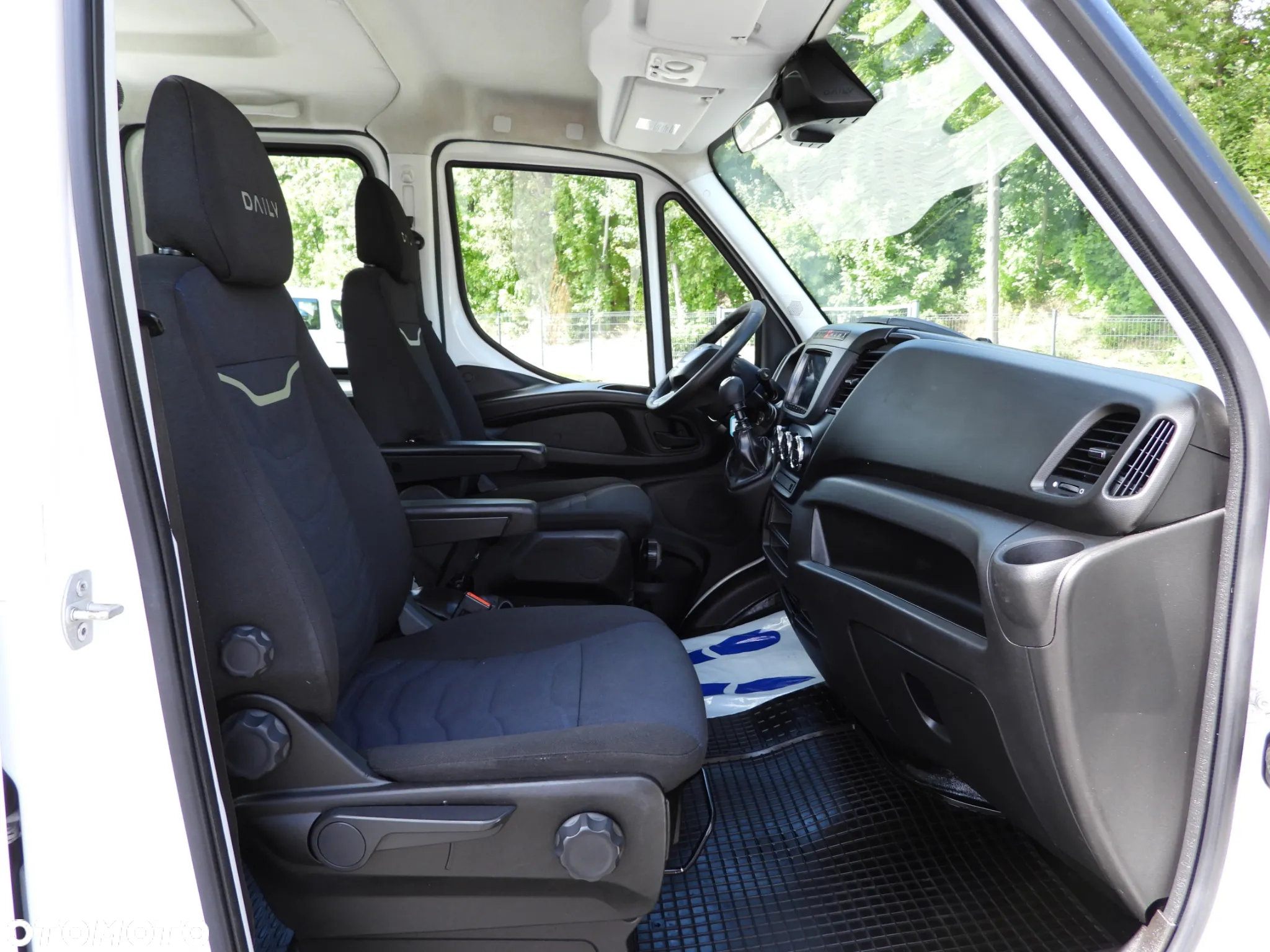 Iveco DAILY 35C16 WYWROTKA PODWÓJNA KABINA DOKA 6 MIEJSC TEMPOMAT NAWIGACJA BLIŹNIACZE KOŁA KLIMATYZACJA 160KM [ 344567 ] - 37