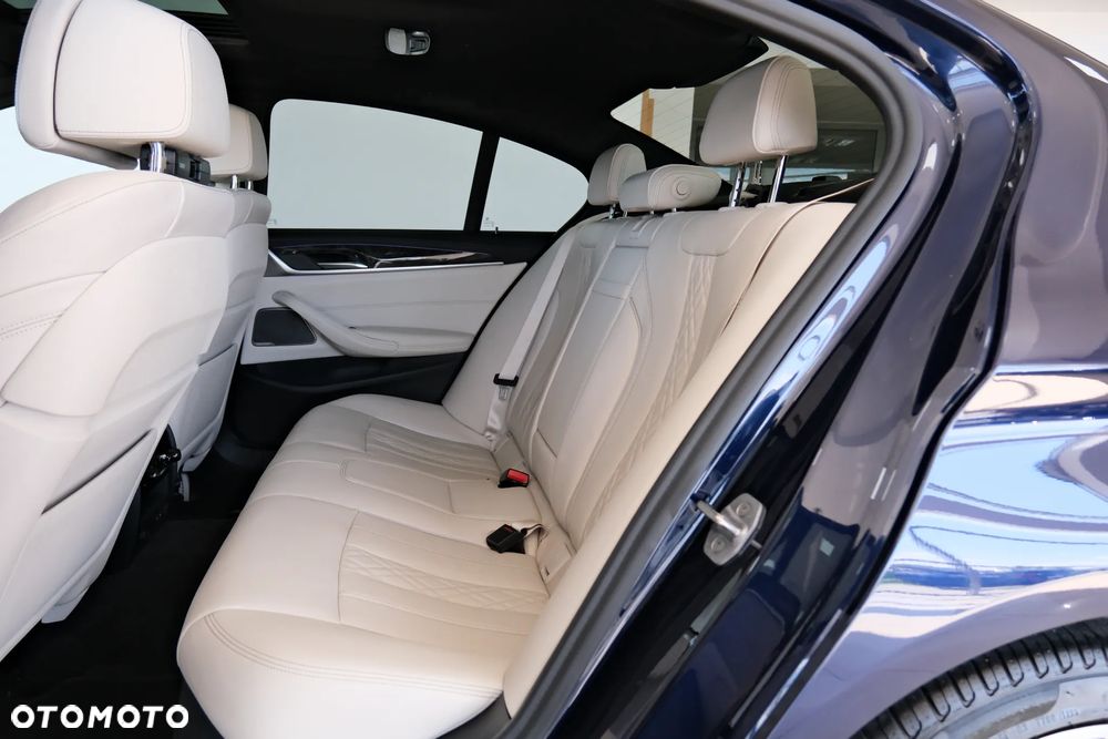 BMW Seria 5 530e xDrive Luxury Line sport - 38