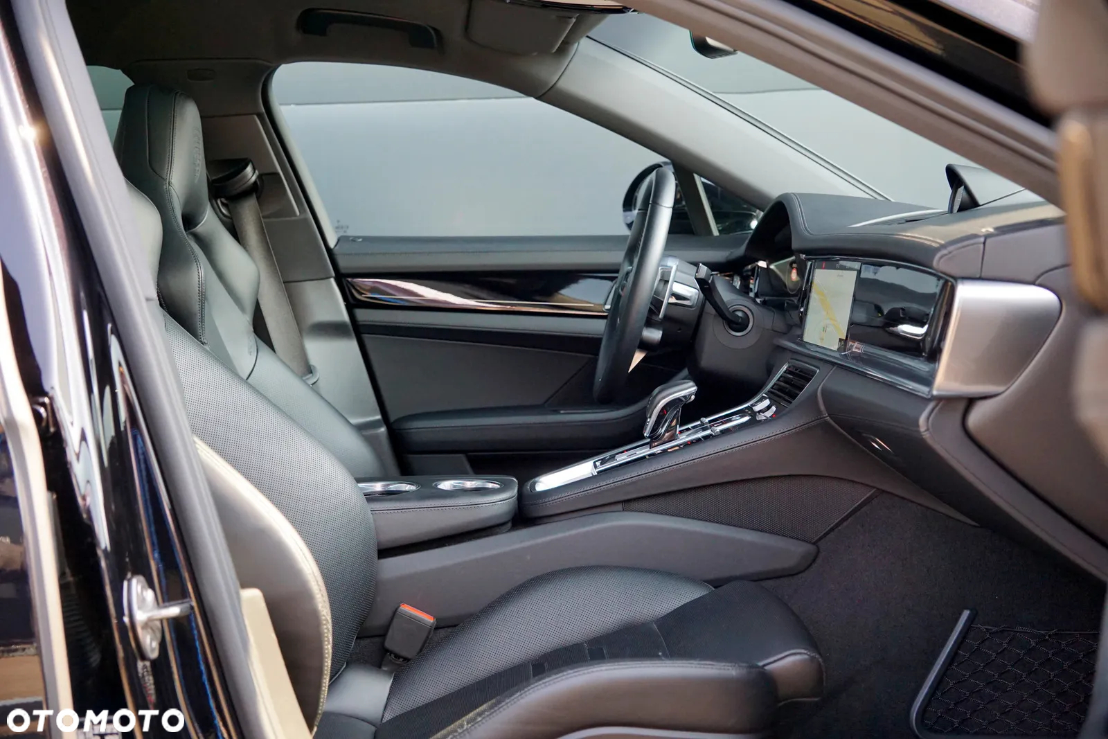 Porsche Panamera 4 E-Hybrid 10 Years Edition - 20