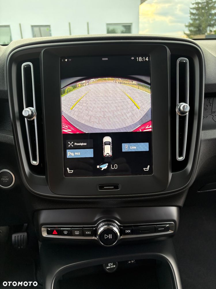 Volvo XC 40 T3 Momentum Pro - 32