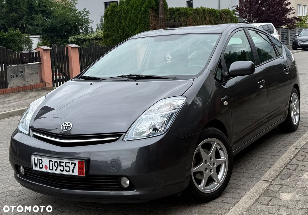 Toyota Prius (Hybrid) - 1
