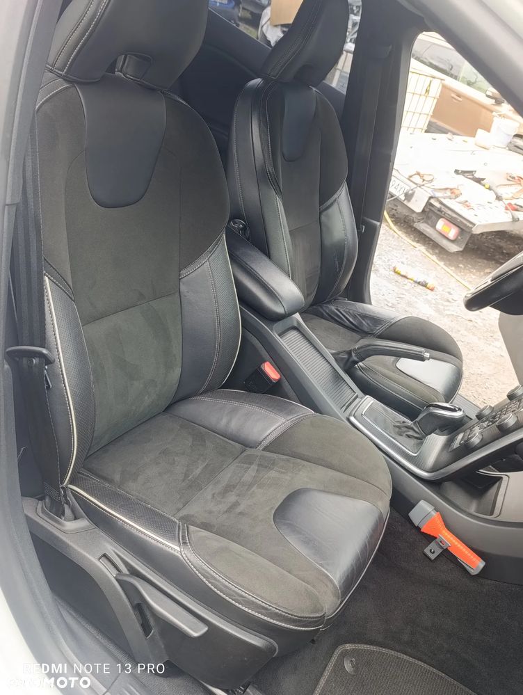 Volvo V40 D3 Geartronic RDesign - 32