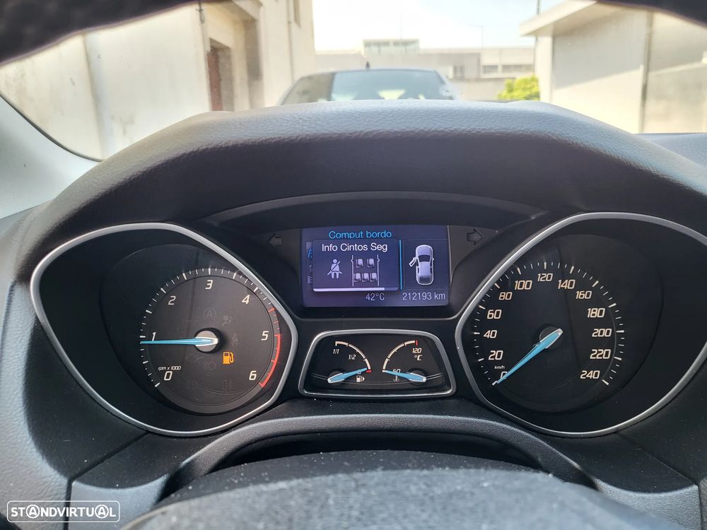 Ford Focus SW - 12