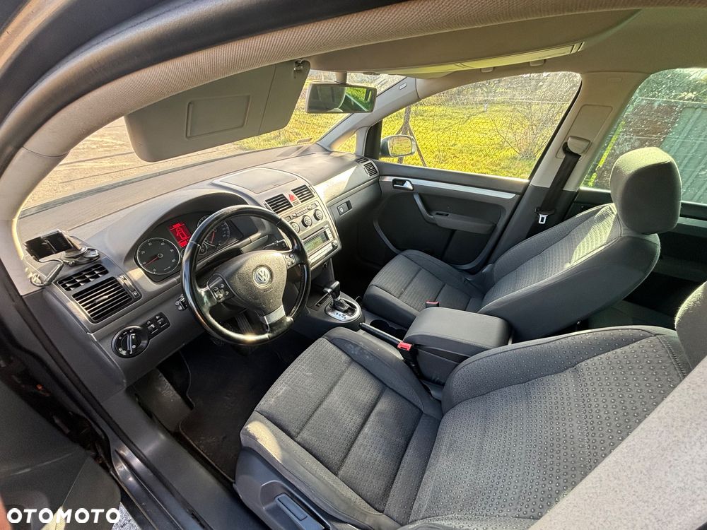 Volkswagen Touran 2.0 TDI DPF Highline DSG - 10