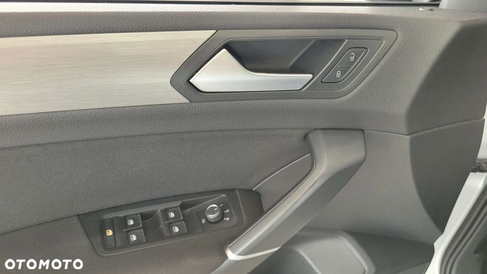 Volkswagen Touran - 10