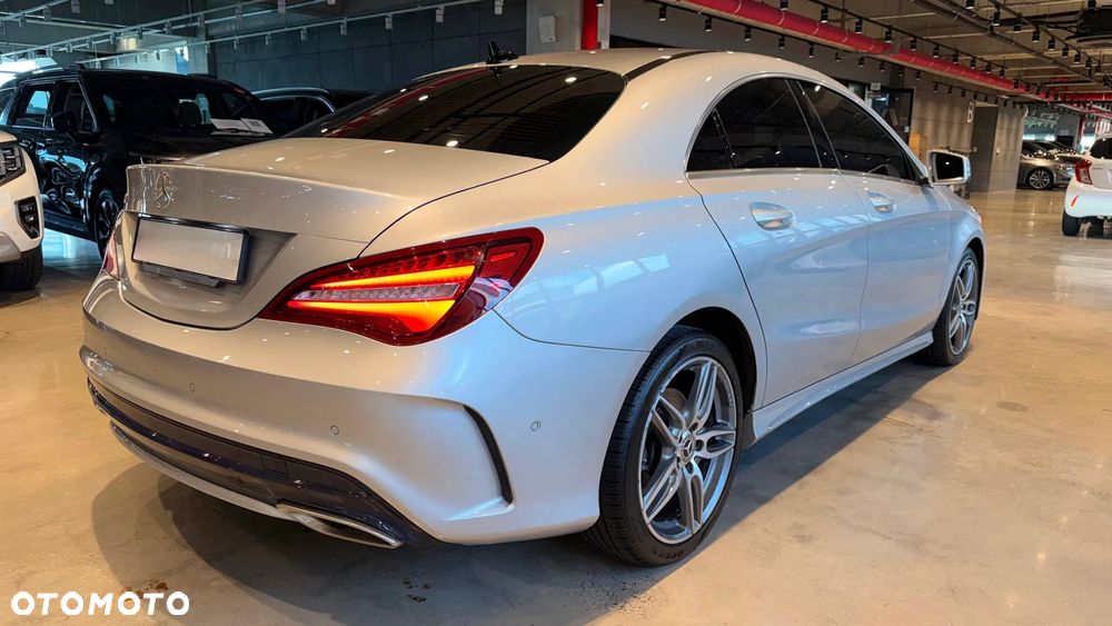 Mercedes-Benz CLA 220 4-Matic AMG Line - 9