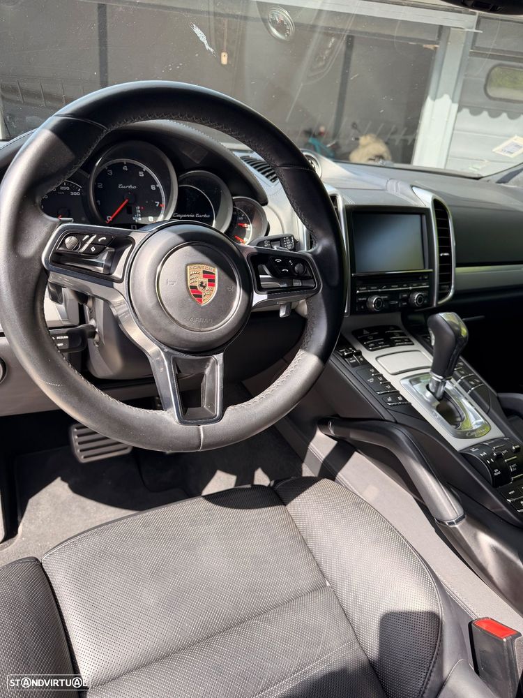 Porsche Cayenne Turbo - 6