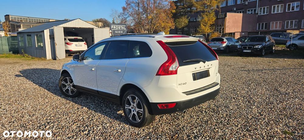 Volvo XC 60 D5 AWD Geartronic Summum - 4