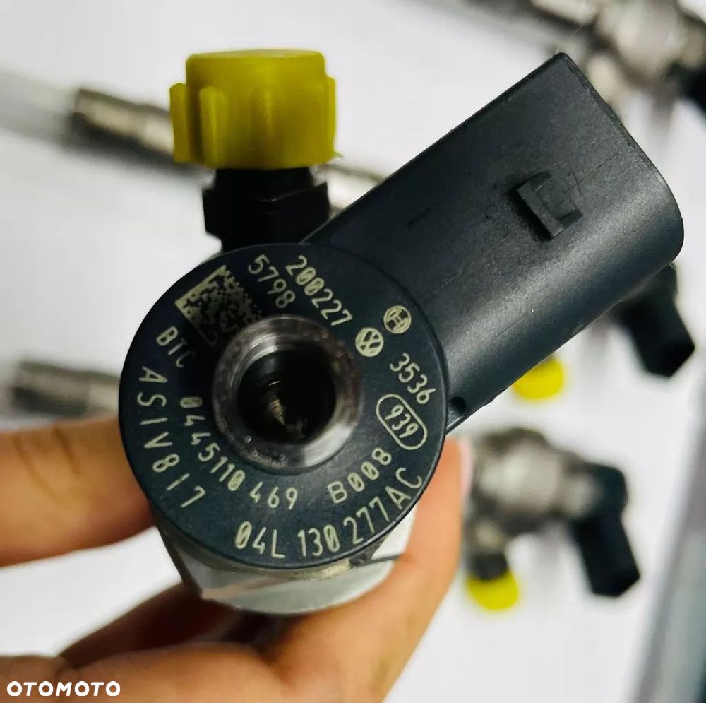 WTRYSKIWACZ 04L130277 AC BOSCH 0445110469 - 2