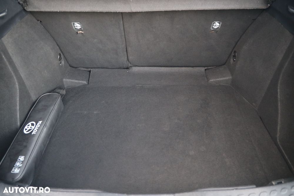 Toyota C-HR Hybrid Style - 30