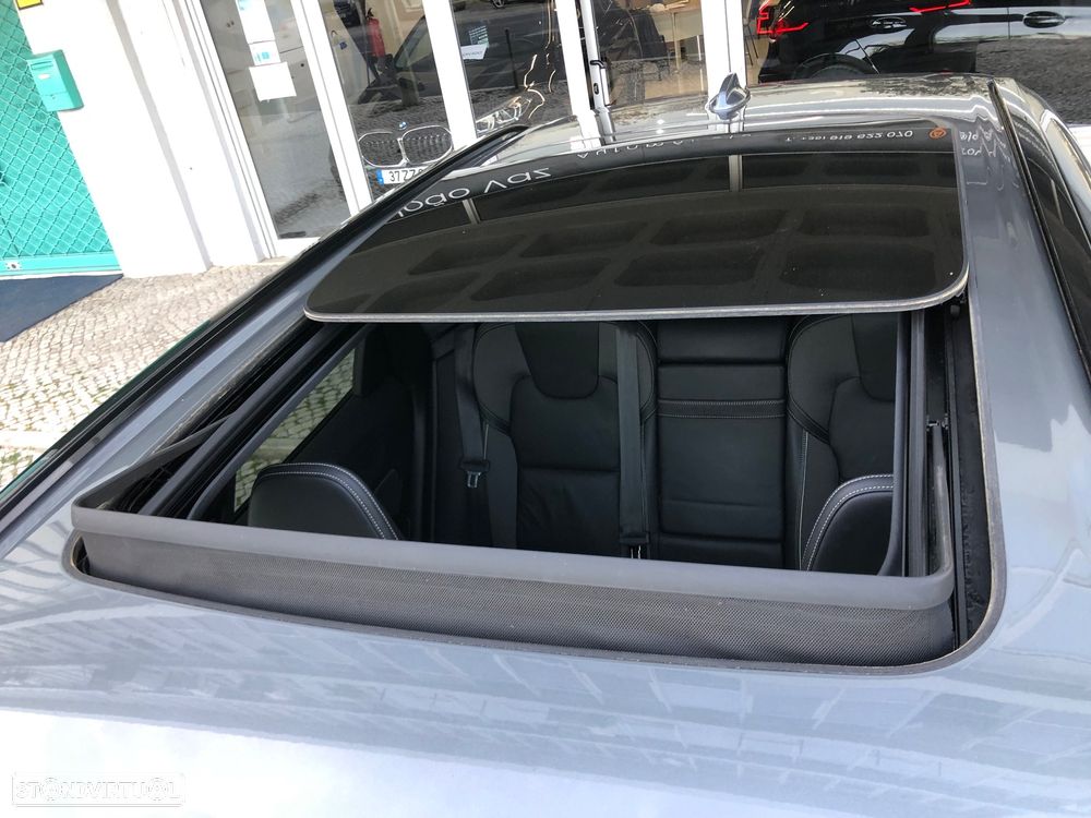 Volvo XC 60 2.0 T6 PHEV R-Design AWD - 14