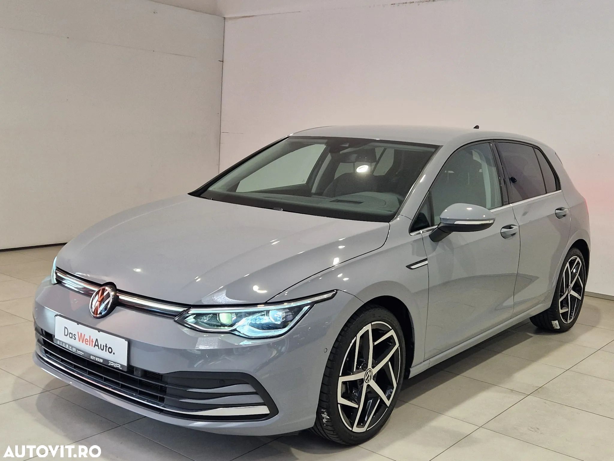 Volkswagen Golf - 1