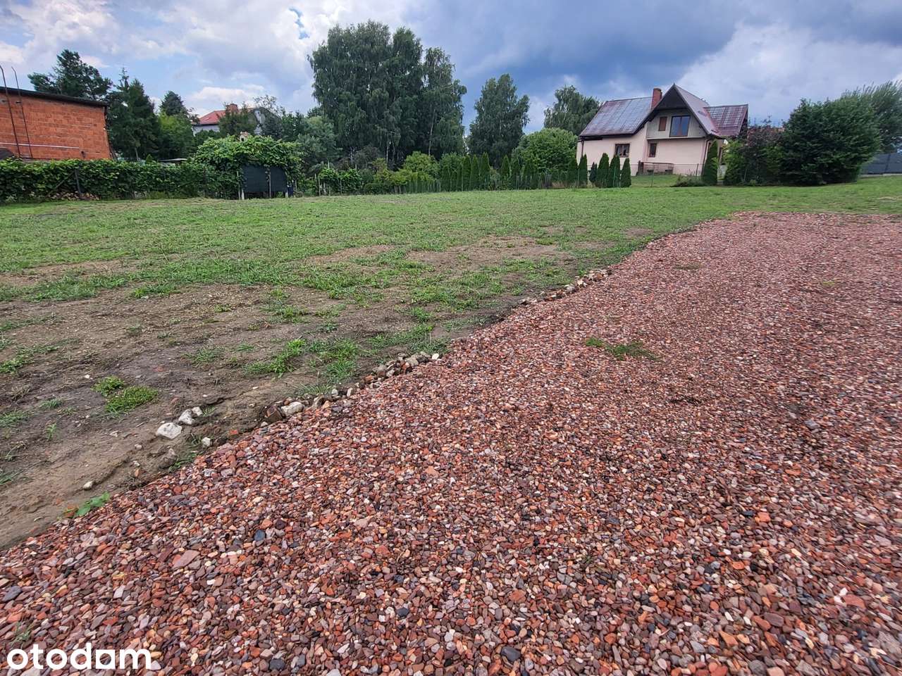 Działka 940 m² w centrum z mediami w dzielnicy domów jednorodzinnych - Pełny obrazek: 3/5