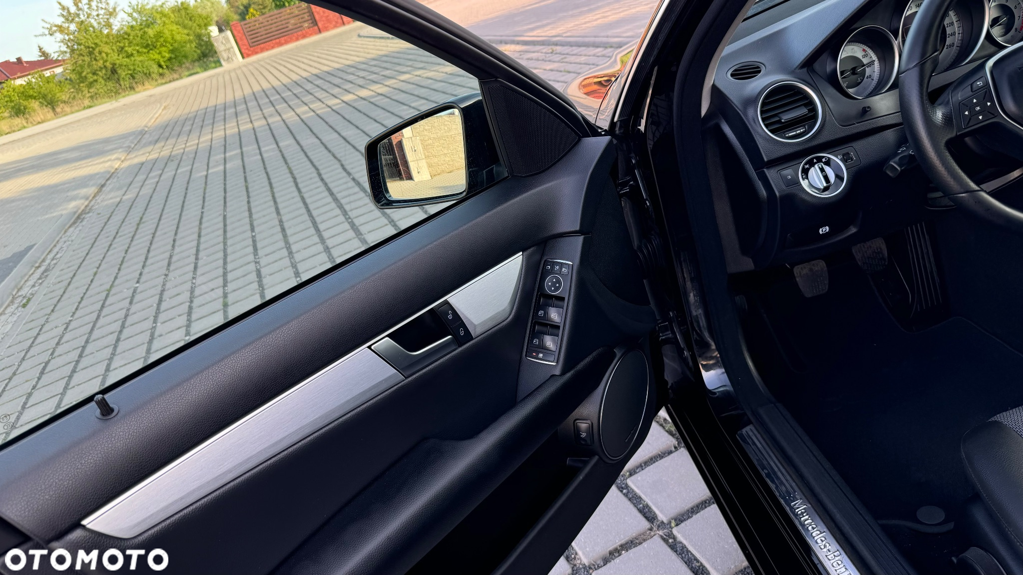 Mercedes-Benz Klasa C 180 CGI BlueEff Avantgarde - 11