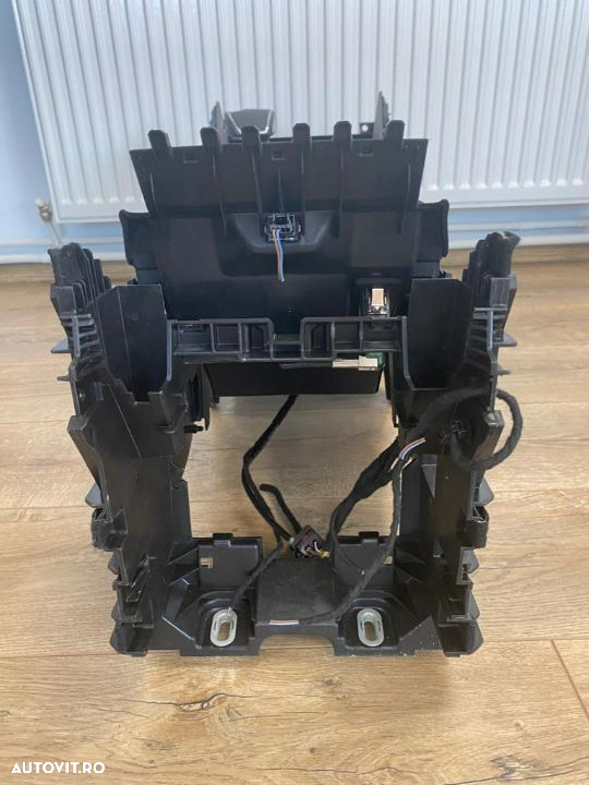 Consola - VW TOUAREG CR7 - 12