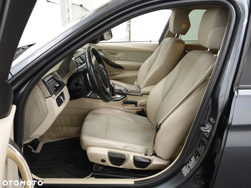BMW Seria 3 320d xDrive Modern Line - 18