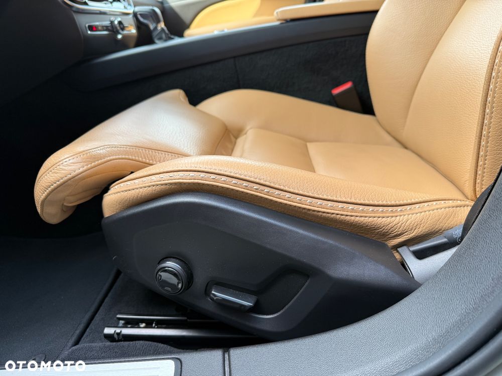 Volvo V60 Cross Country D4 AWD Geartronic Pro - 28