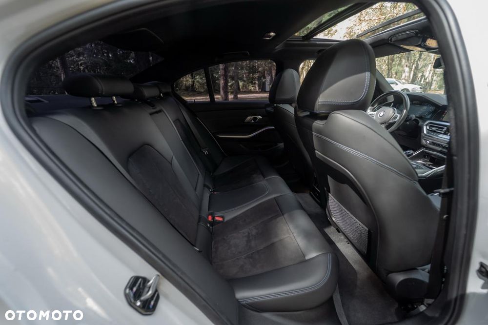 BMW Seria 3 320d xDrive M Sport Shadow sport - 40