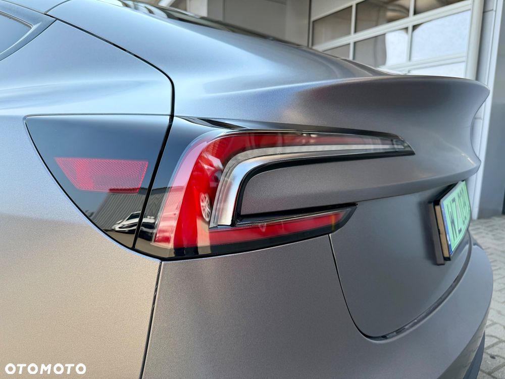 Tesla Model 3 - 12