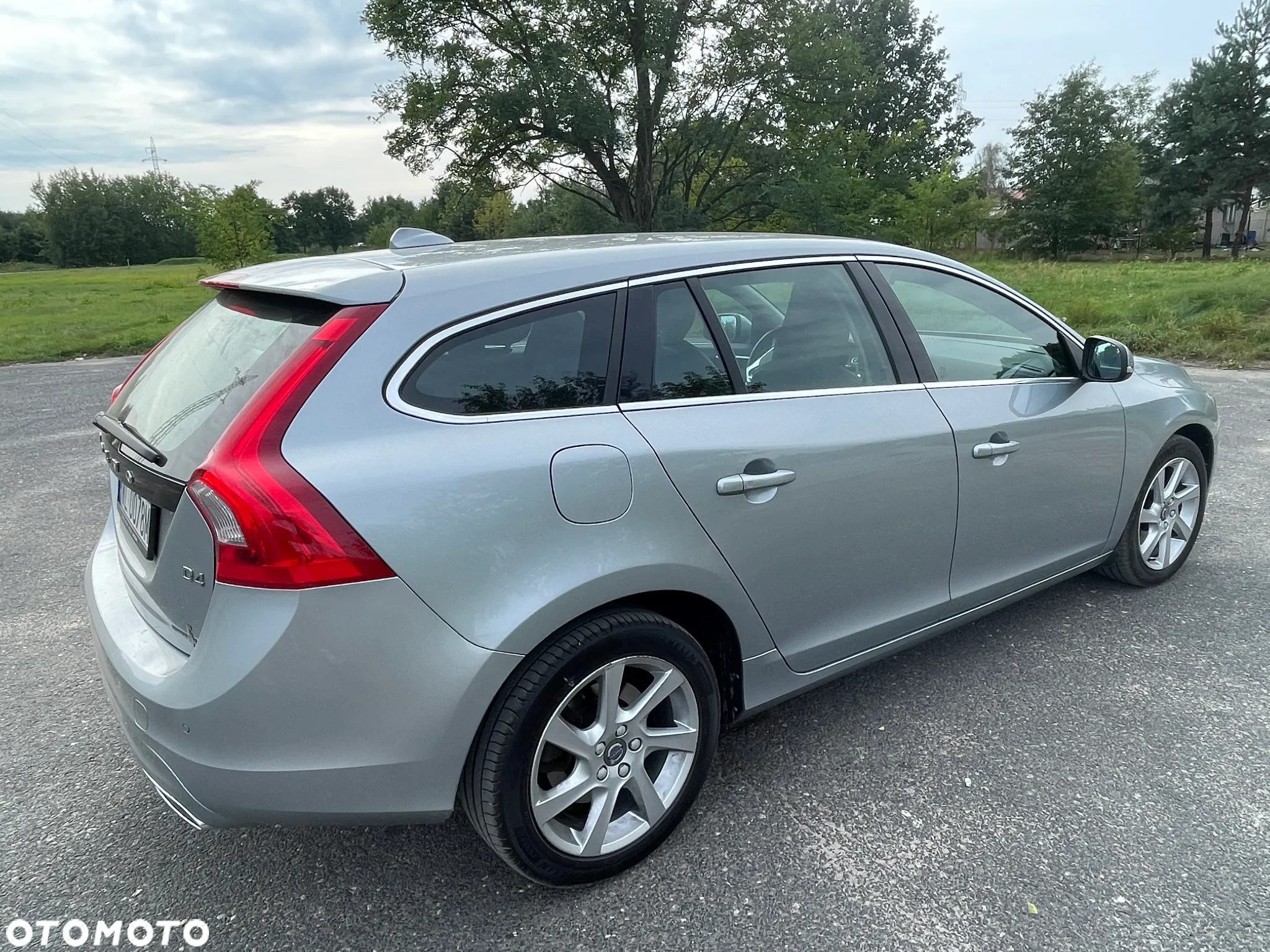 Volvo V60 D4 Drive-E Momentum - 4