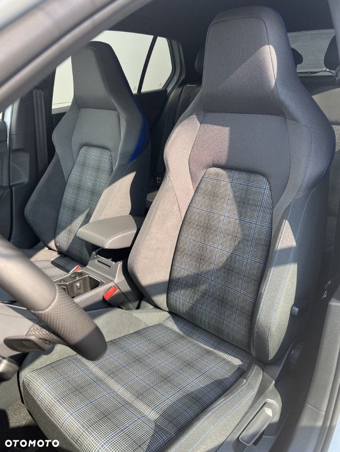 Volkswagen Golf - 17