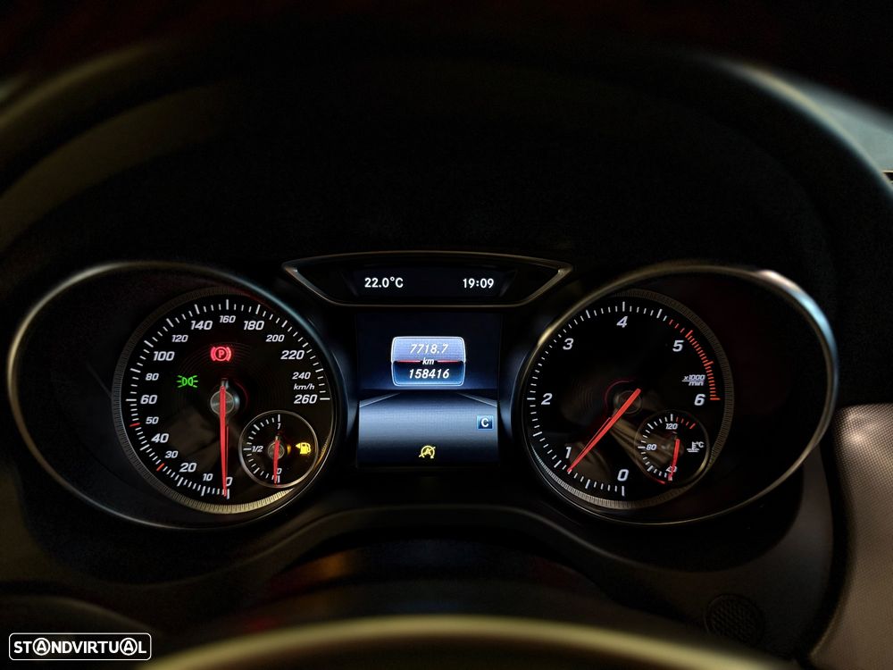 Mercedes-Benz CLA 180 d Shooting Brake AMG Line - 25