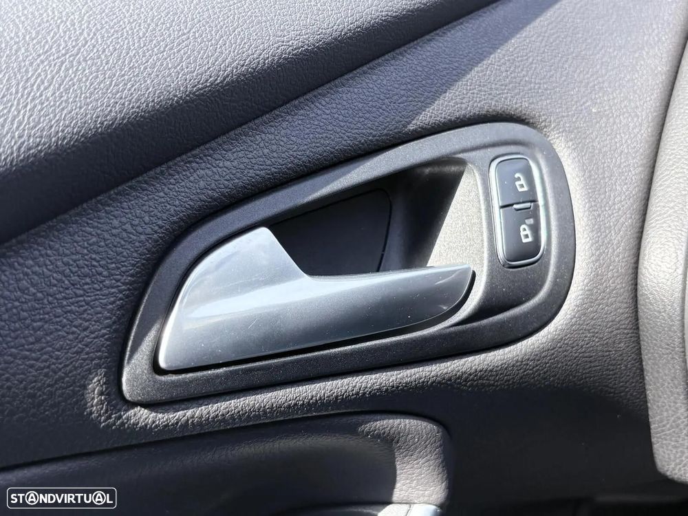 Ford Focus 2.0 EcoBoost ST c/ Pack Pele Desportiva - 36