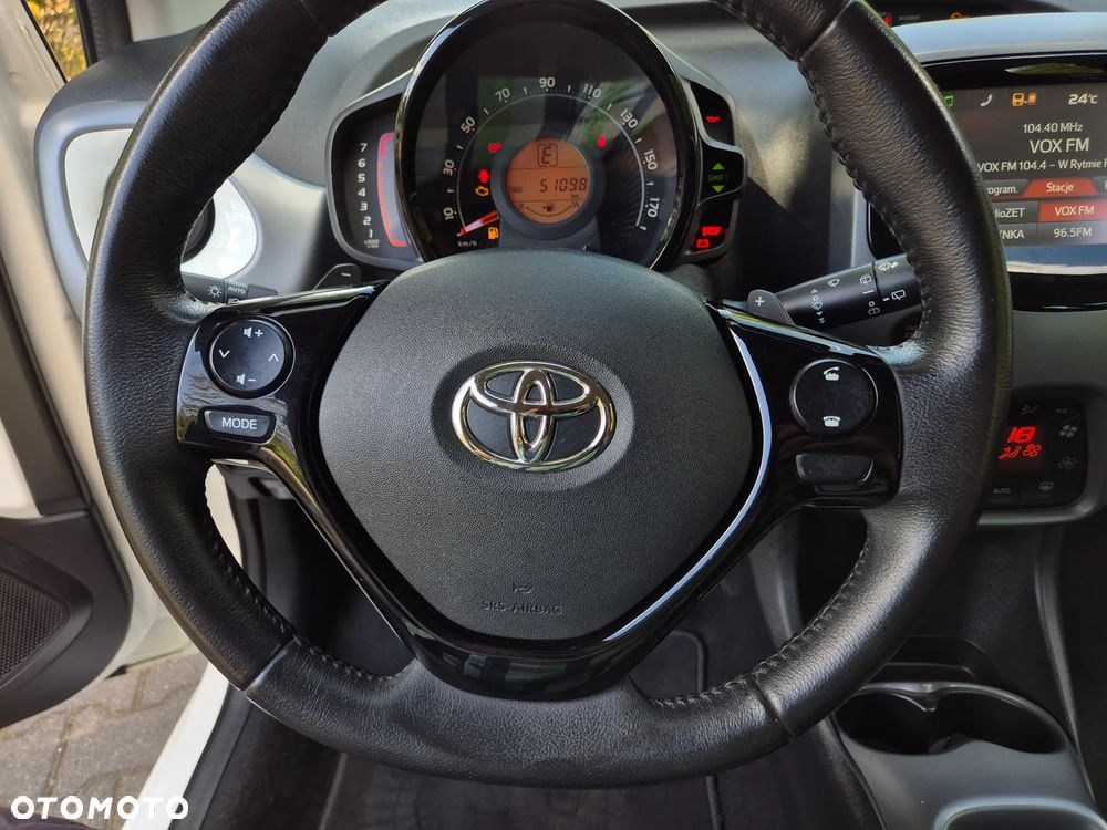 Toyota Aygo x.shift x-play connect - 24