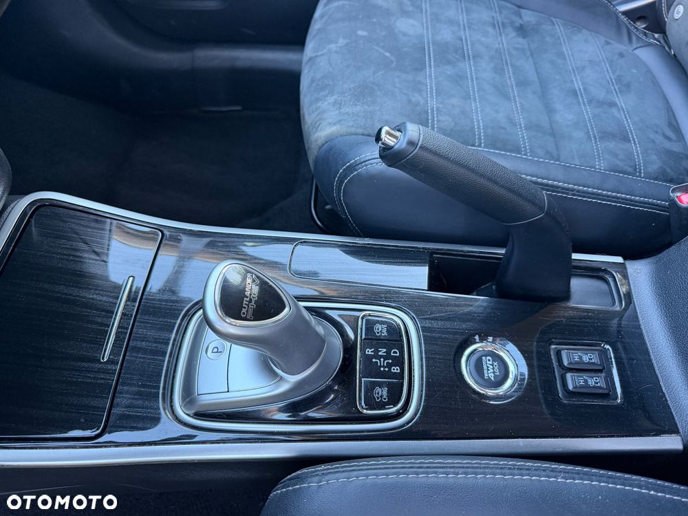Mitsubishi Outlander Intense + - 26