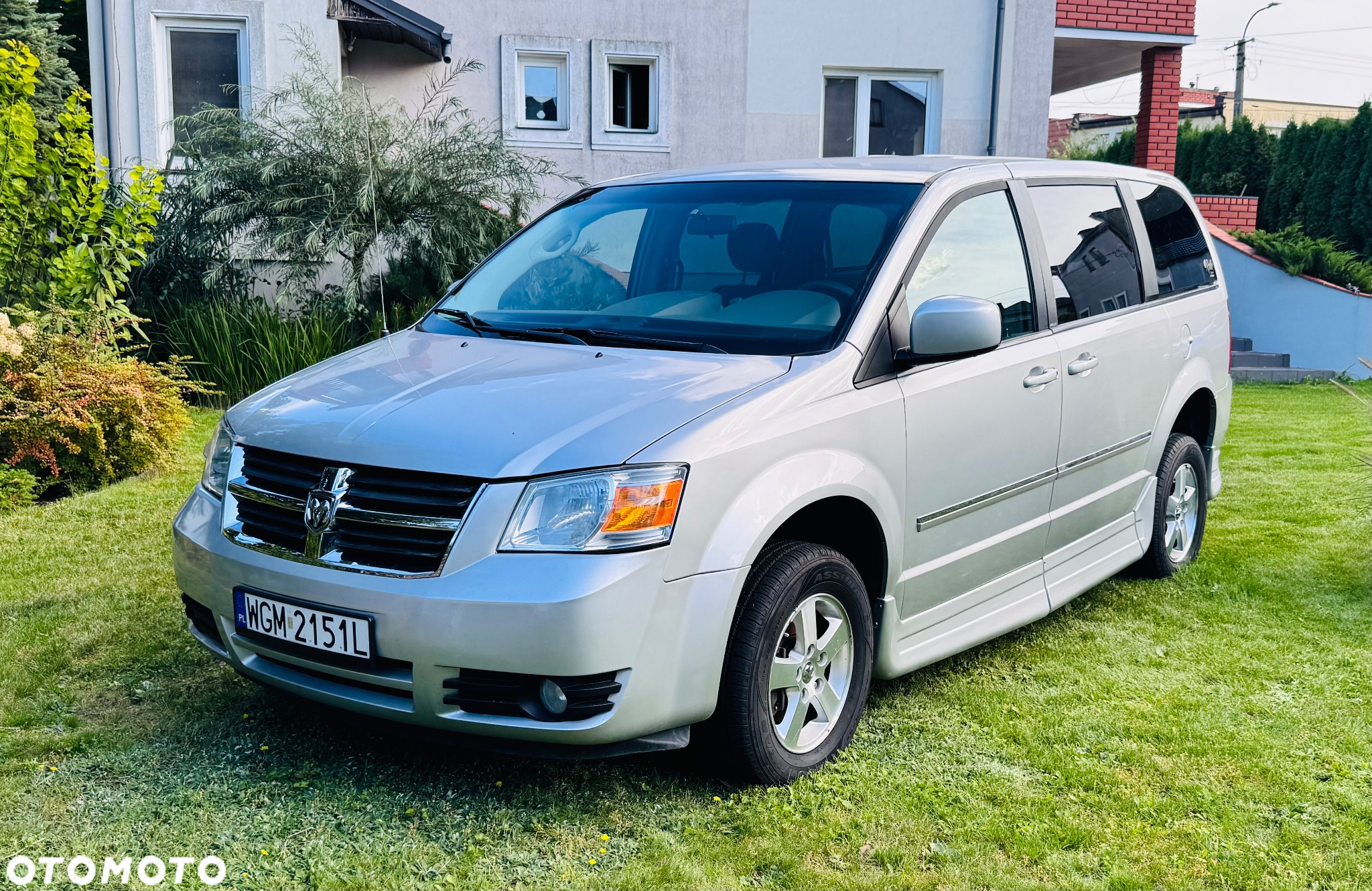 Dodge Caravan - 38