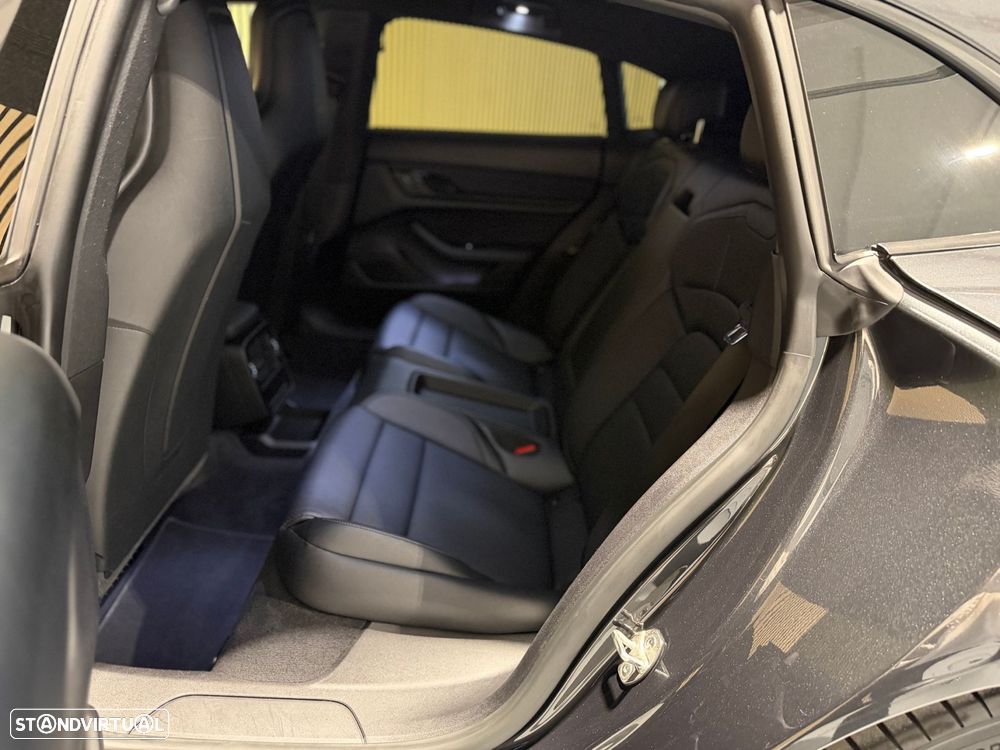 Porsche Taycan Cross Turismo 4 - 21