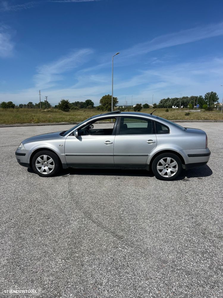 VW Passat 1.9 TDi Highline - 5