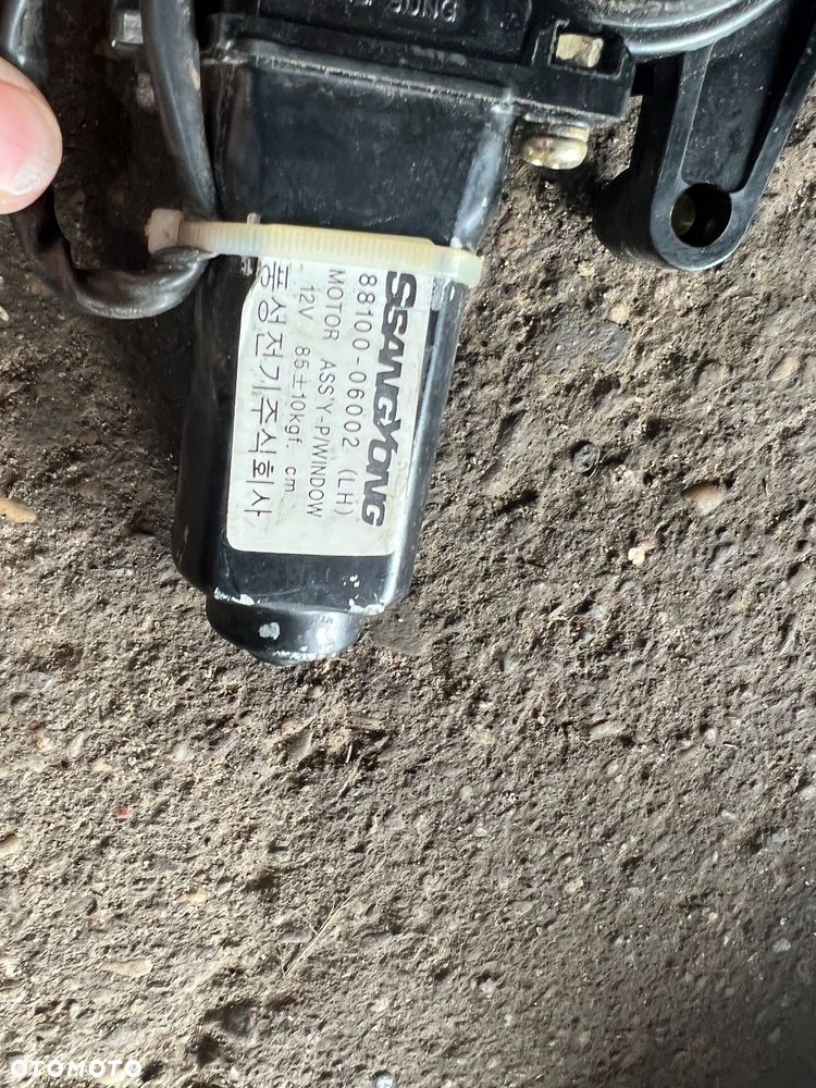 Podnośnik szyby lewy przód ssangyong korando 2.9 - 4