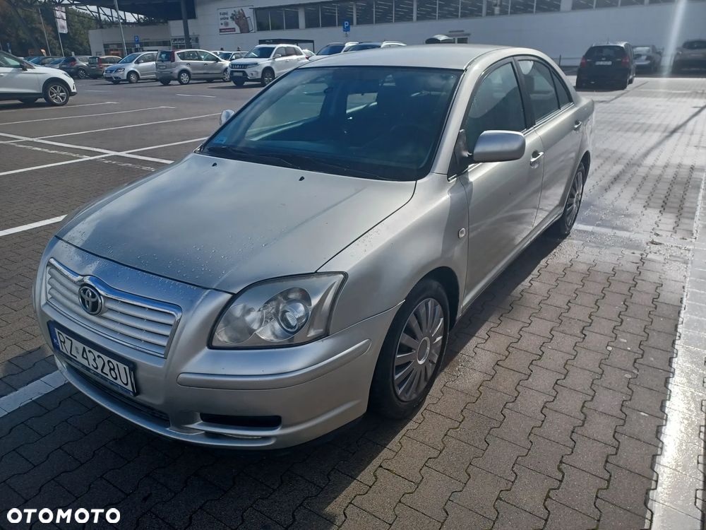 Toyota Avensis - 1