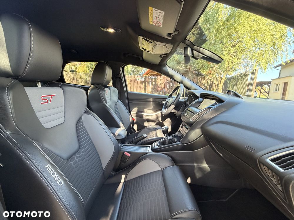 Ford Focus 2.0 EcoBoost ST mit Leder-Sport-Paket - 26