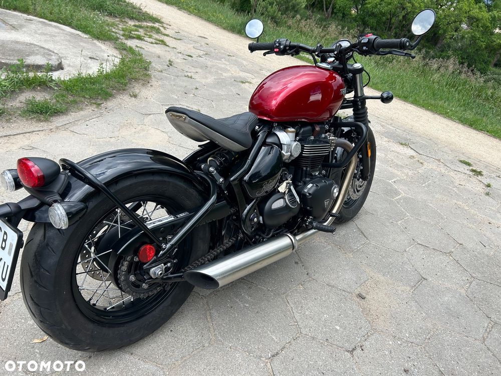 Triumph Bonneville Bobber - 17
