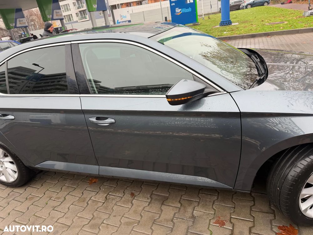Skoda Superb 2.0 TDI DSG Ambition - 14