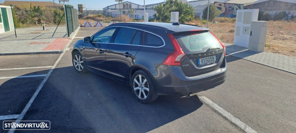 Volvo V60 2.0 D2 Momentum - 3