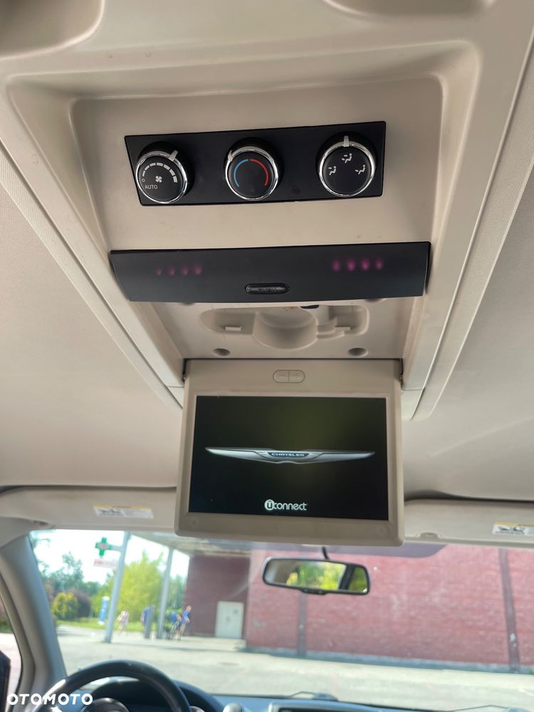 Chrysler Town & Country 3.6 Limited - 17