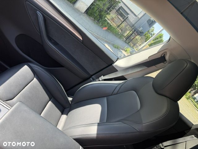 Tesla Model Y Performance AWD - 22