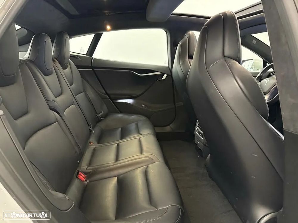 Tesla Model S - 3