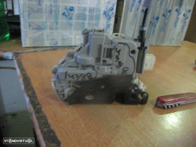 Fecho 8X1837015C AUDI A1 SPORTBACK 8X FASE 2  2017 1.6TDI 115CV 5P PRETO FE 6 PINOS - 3