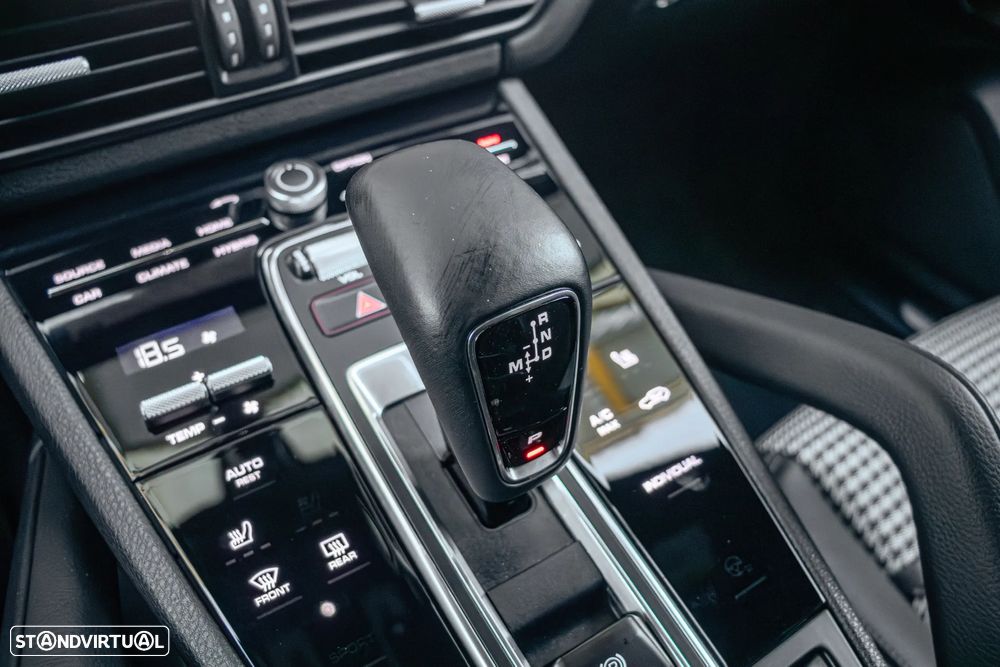 Porsche Cayenne Coupé E-Hybrid - 36