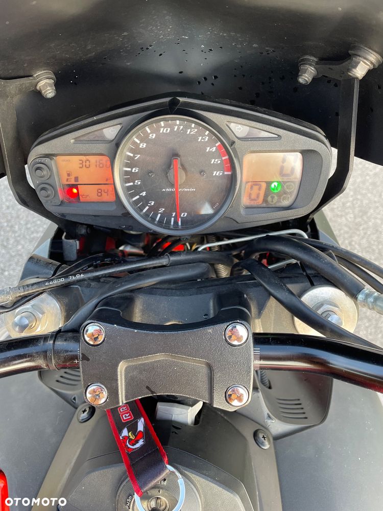 Suzuki GSR - 8