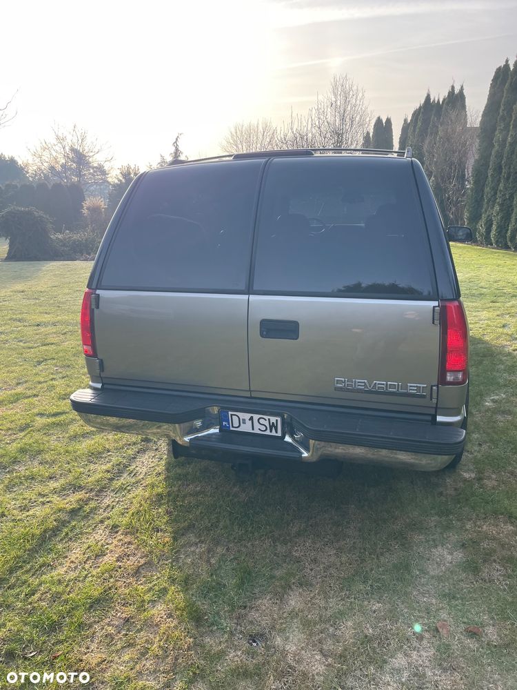 Chevrolet Suburban - 5