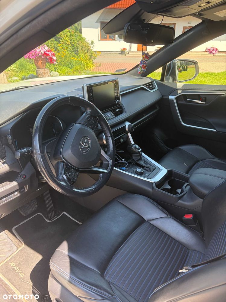 Toyota RAV4 - 6