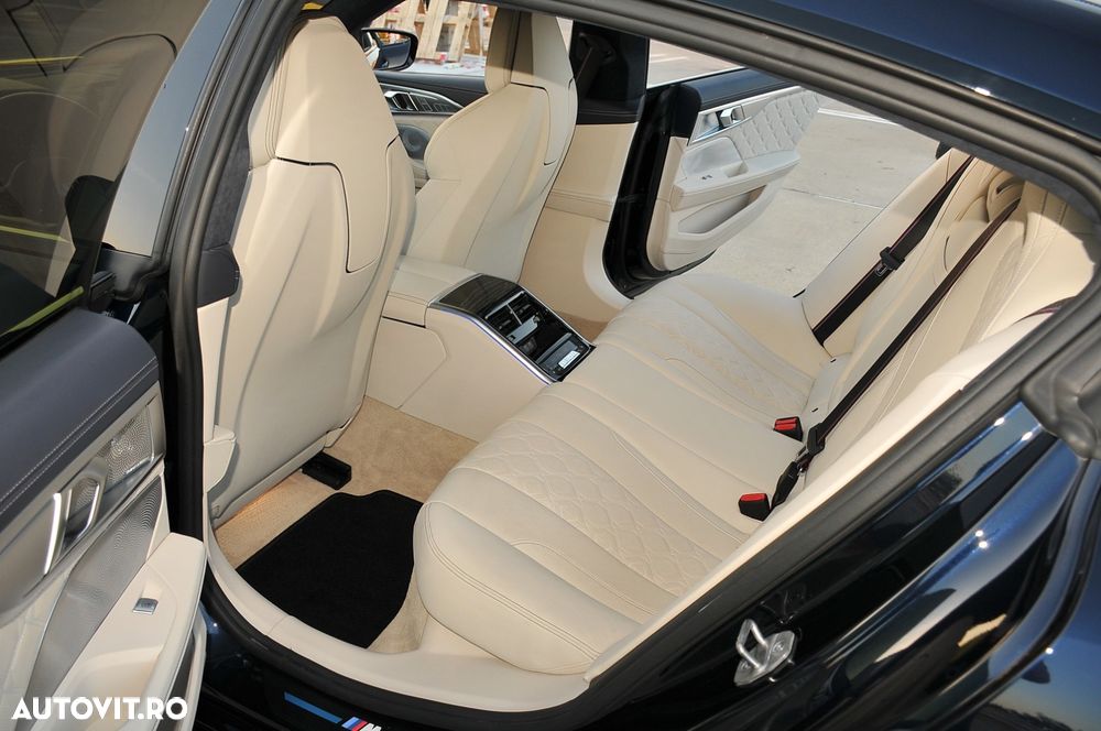 BMW M8 Competition - 11