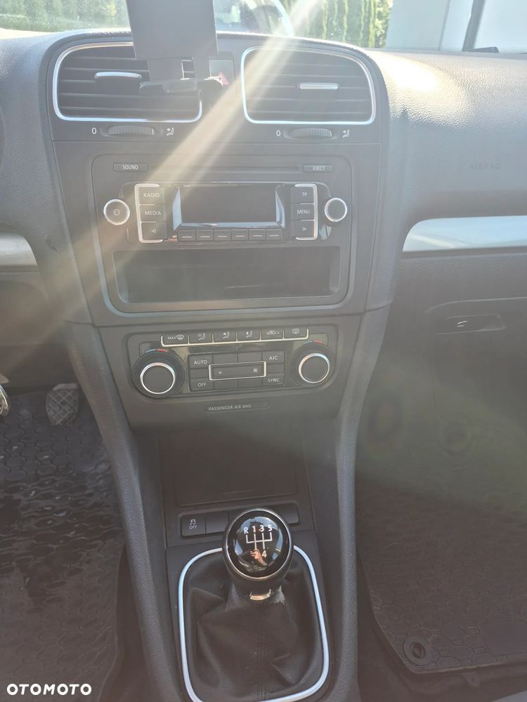 Volkswagen Golf 1.6 TDI DPF Style - 27