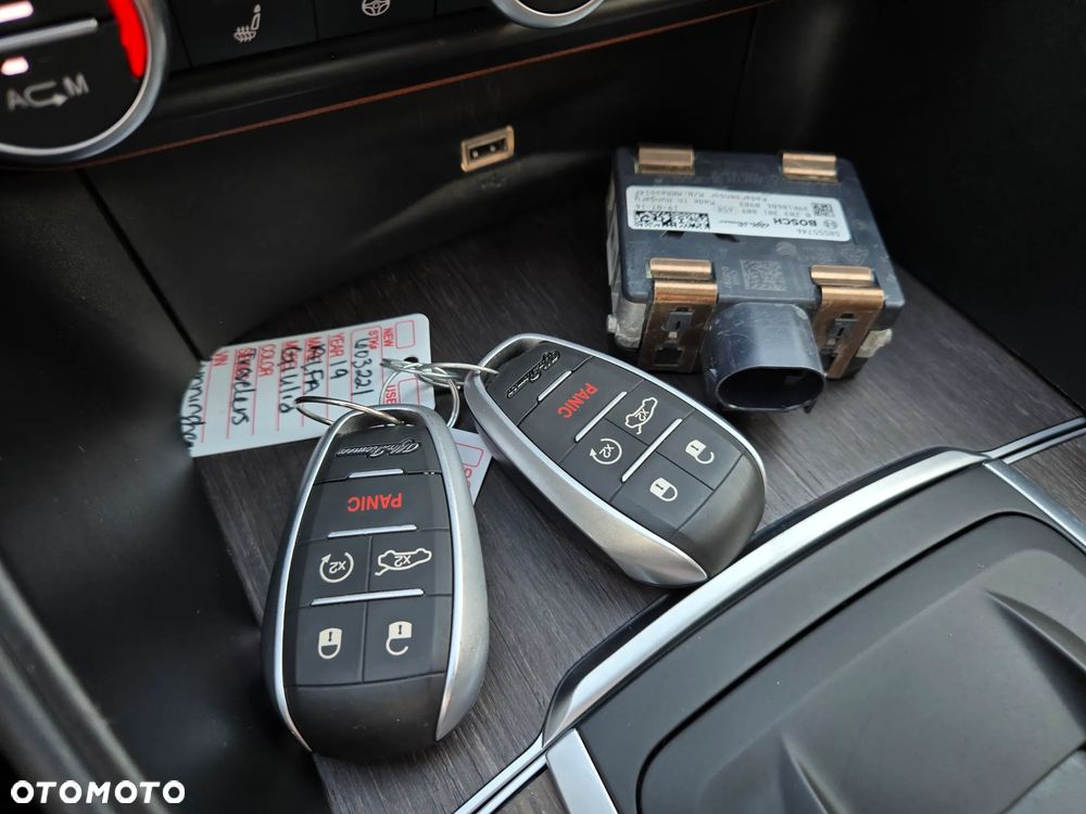 Alfa Romeo Giulia 2.0 Turbo 16V AT8-Q4 Ti - 40