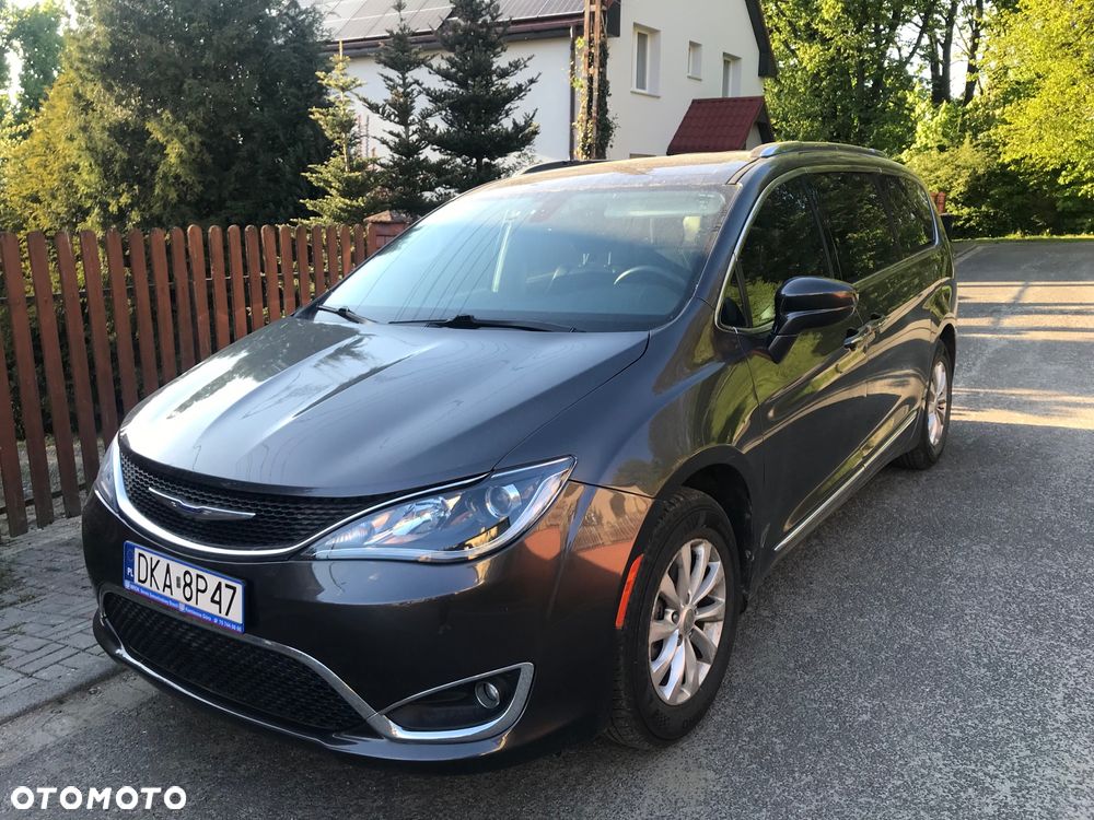 Chrysler Pacifica - 1